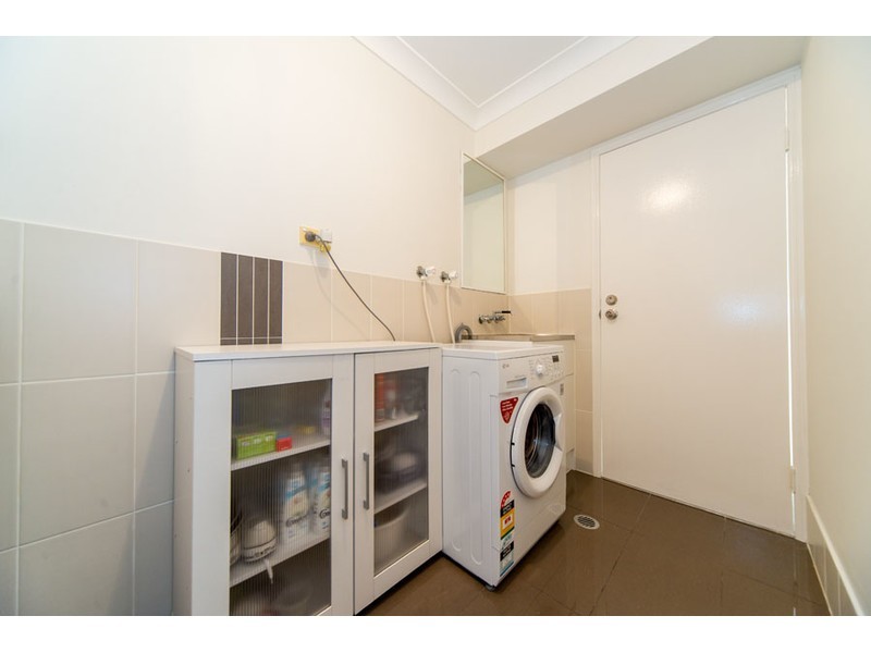 1/70 Brown Street, Labrador QLD 4215