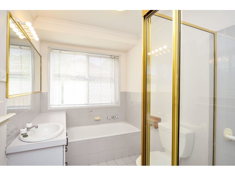 138 Olsen Avenue, Arundel QLD 4214