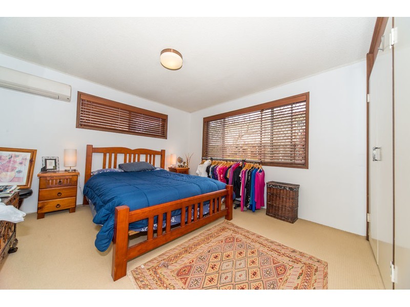 1/4 Vernia Place, Biggera Waters QLD 4216
