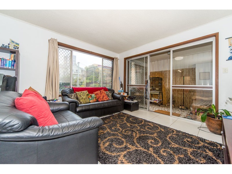 1/4 Vernia Place, Biggera Waters QLD 4216