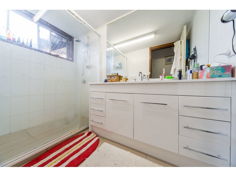 1/4 Vernia Place, Biggera Waters QLD 4216