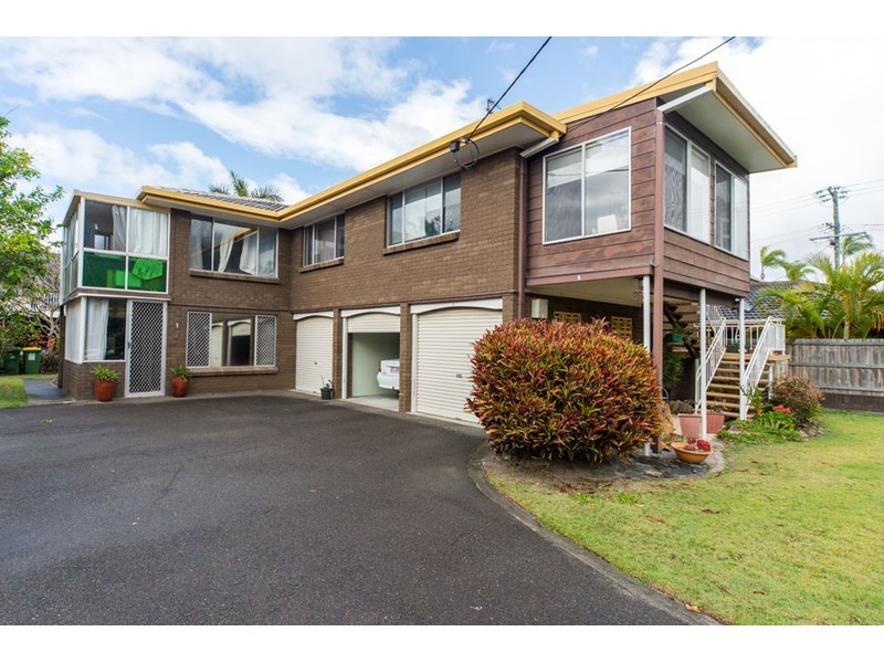 1/4 Vernia Place, Biggera Waters QLD 4216