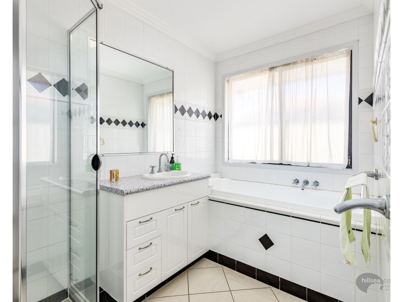 16 Wattlebrush Grove, Molendinar QLD 4214