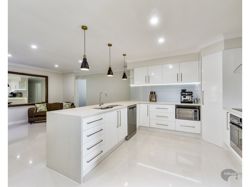 18 Peter Senior Court, Parkwood QLD 4214