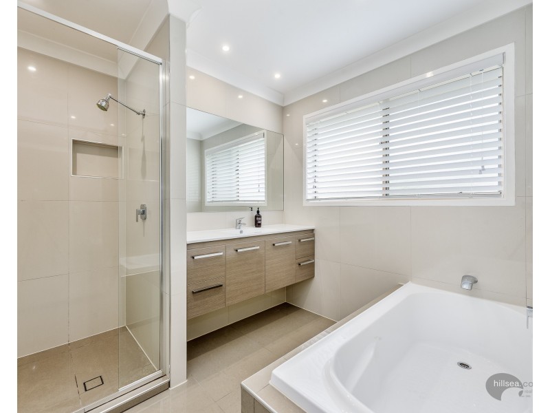 18 Peter Senior Court, Parkwood QLD 4214