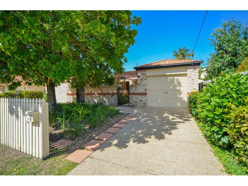 2/105 Muir Street, Labrador QLD 4215