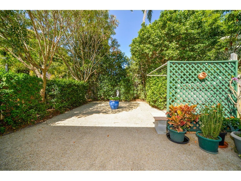 2/105 Muir Street, Labrador QLD 4215