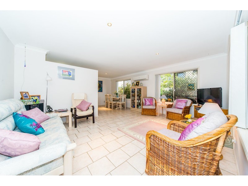 2/105 Muir Street, Labrador QLD 4215