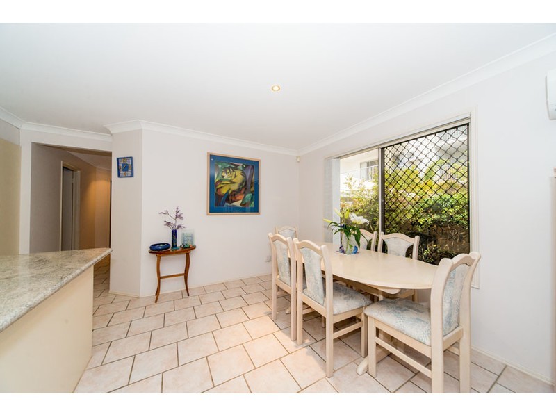 2/105 Muir Street, Labrador QLD 4215