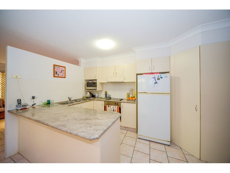 2/105 Muir Street, Labrador QLD 4215