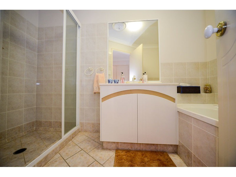 2/105 Muir Street, Labrador QLD 4215