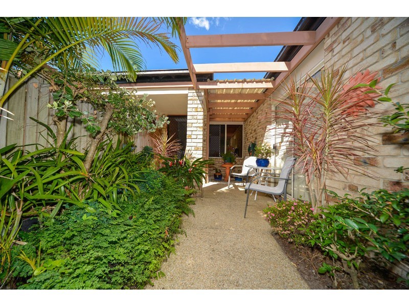 2/105 Muir Street, Labrador QLD 4215