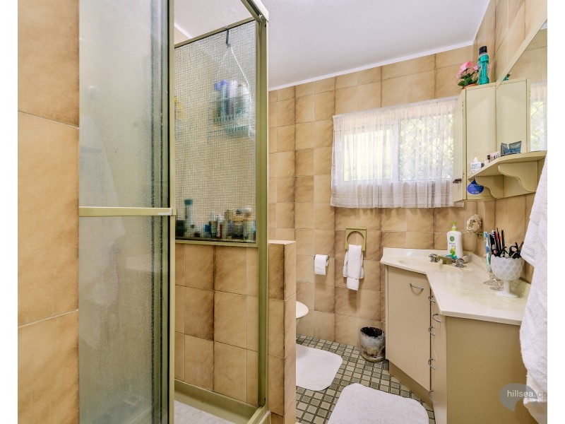 12 Milton Avenue, Paradise Point QLD 4216