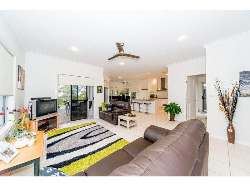 7 Zane Street, Molendinar QLD 4214