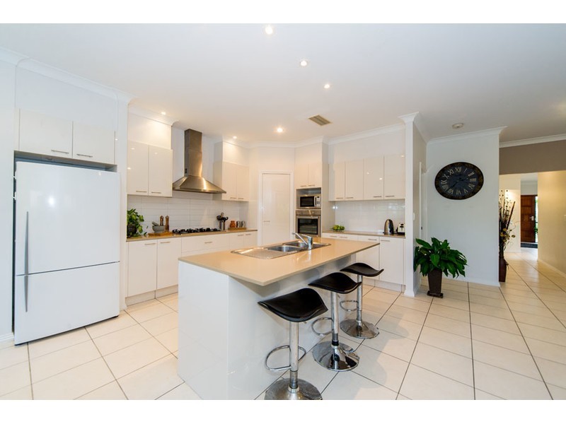 7 Zane Street, Molendinar QLD 4214