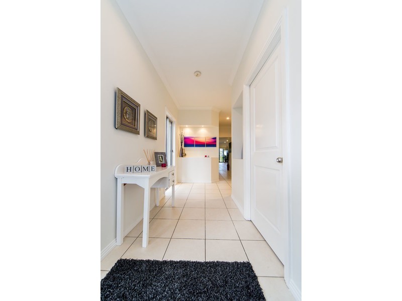 7 Zane Street, Molendinar QLD 4214