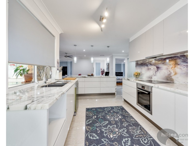 10 Ashburton Close, Arundel QLD 4214