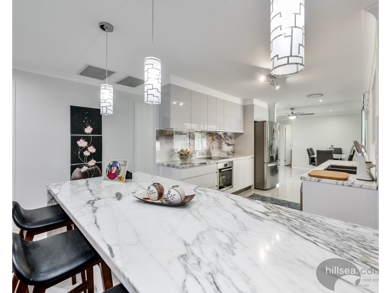 10 Ashburton Close, Arundel QLD 4214