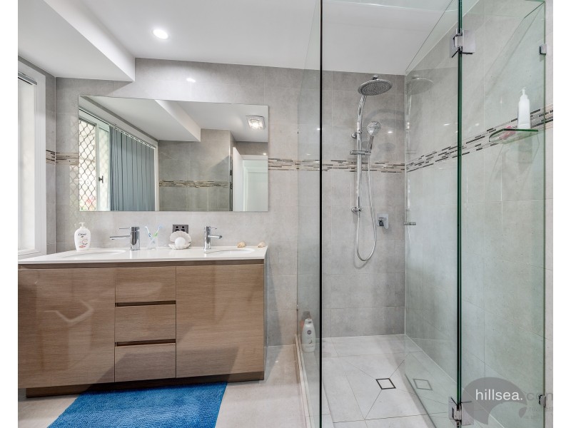 10 Ashburton Close, Arundel QLD 4214