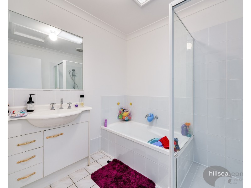 2/5 Joshua Close, Arundel QLD 4214