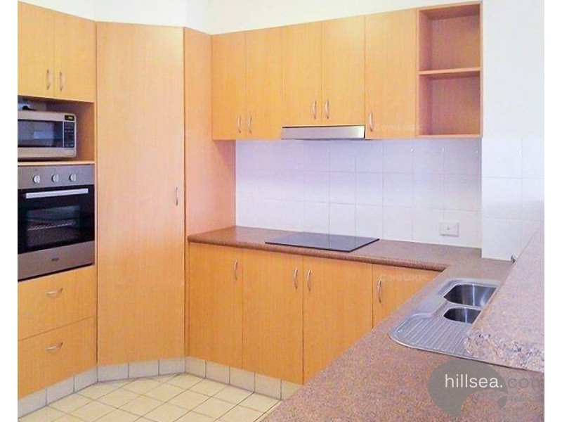 10/4 Proud Street, Labrador QLD 4215