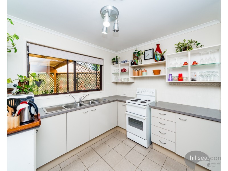 2/116 Little Usher Avenue, Labrador QLD 4215
