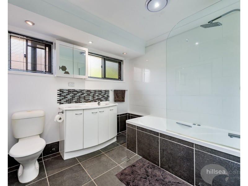 1/5 Webb Street, Labrador QLD 4215