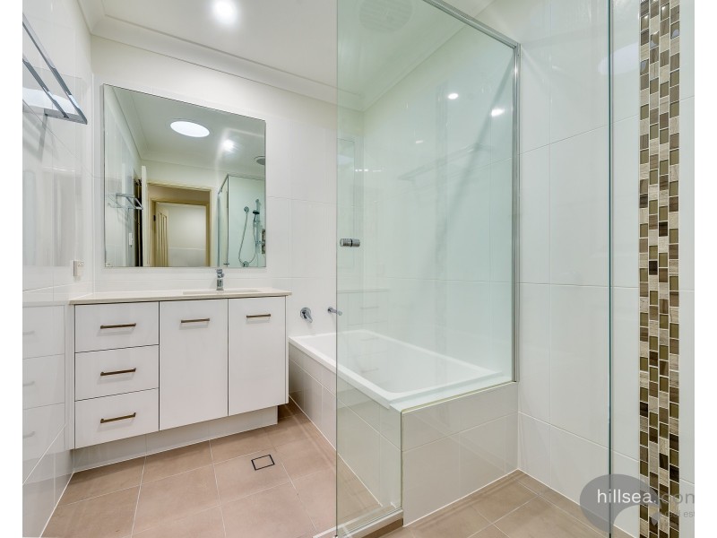 1/32 Huth Street, Labrador QLD 4215