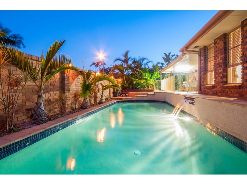 2 Putter Place, Arundel QLD 4214