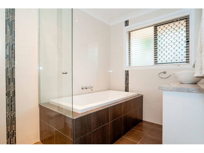 2 Putter Place, Arundel QLD 4214