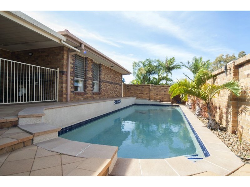 2 Putter Place, Arundel QLD 4214