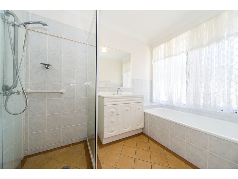 24 Ridgevale Drive, Helensvale QLD 4212