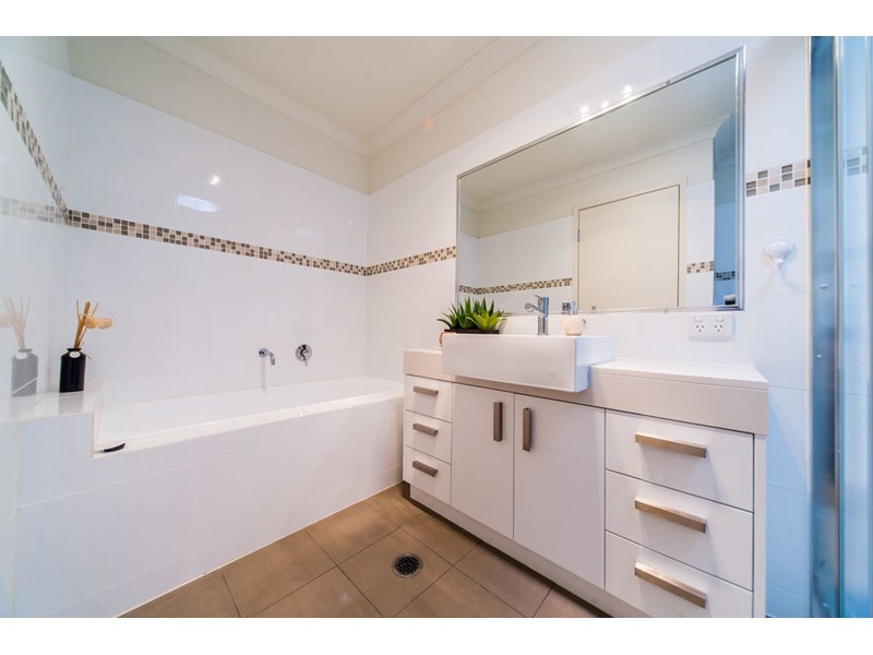 1/22 Ferguson Avenue, Labrador QLD 4215