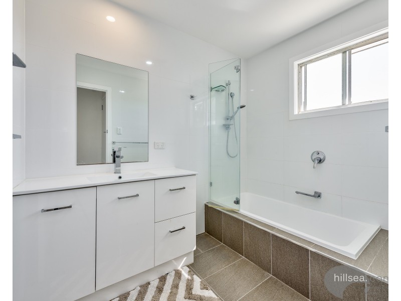 8 Beeka Street, Labrador QLD 4215