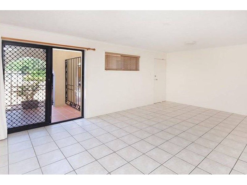 2/9 Bright Avenue, Labrador QLD 4215