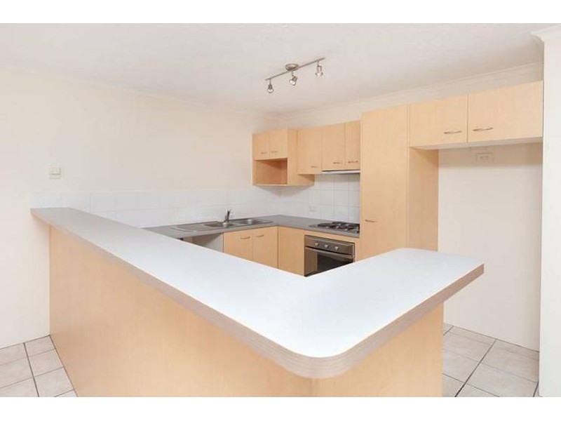 2/9 Bright Avenue, Labrador QLD 4215