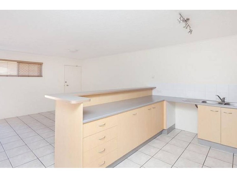 2/9 Bright Avenue, Labrador QLD 4215