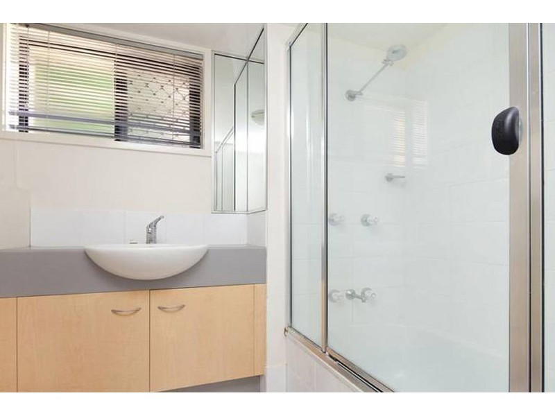2/9 Bright Avenue, Labrador QLD 4215