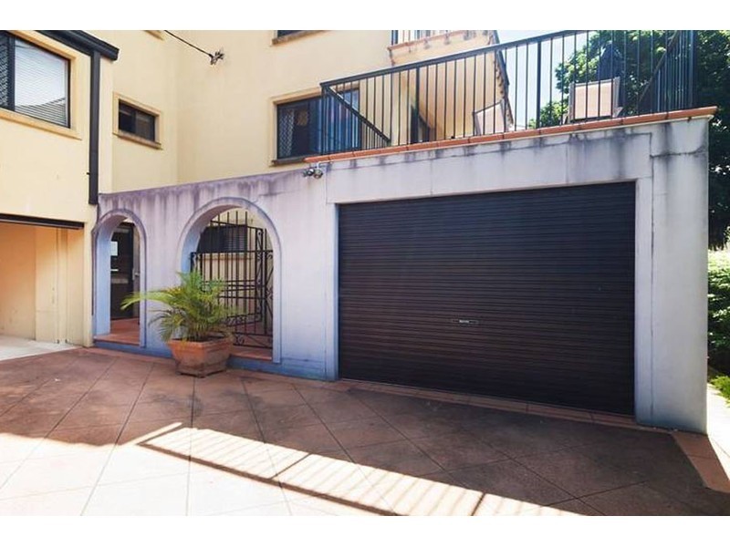 2/9 Bright Avenue, Labrador QLD 4215