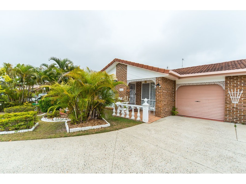1/20 Annette Court, Labrador QLD 4215