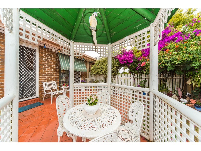 1/20 Annette Court, Labrador QLD 4215