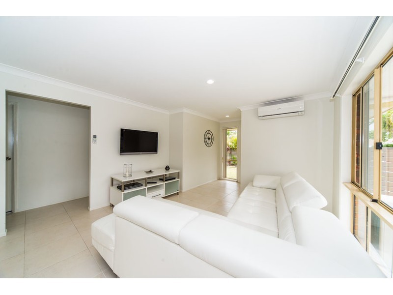 1/23 Coventry Court, Labrador QLD 4215