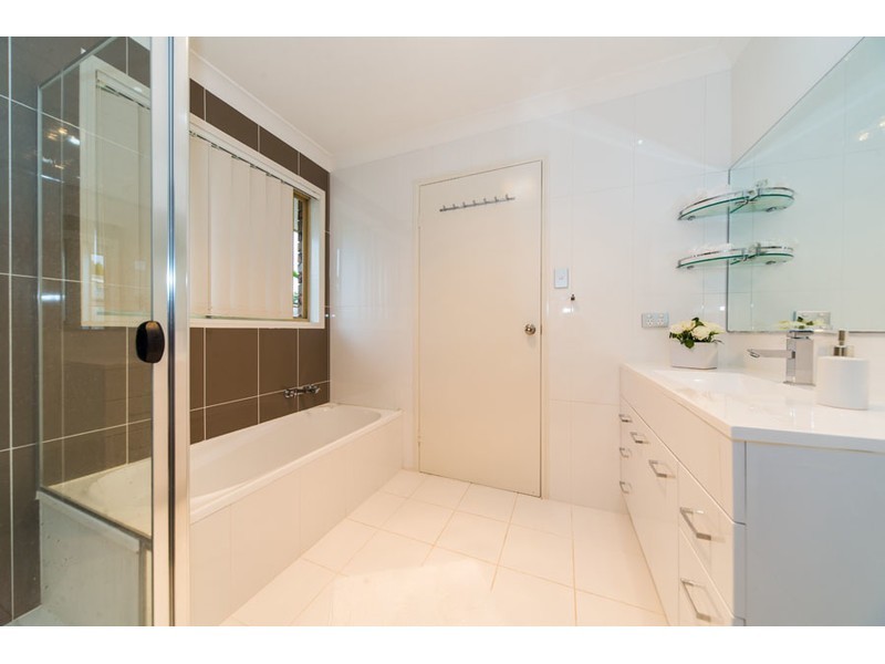 1/23 Coventry Court, Labrador QLD 4215