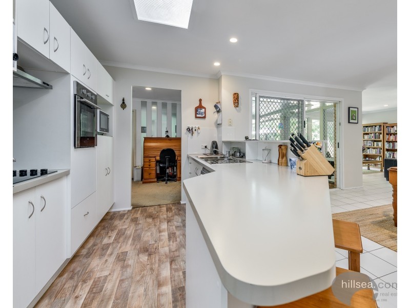 15 Chiffley Place, Arundel QLD 4214