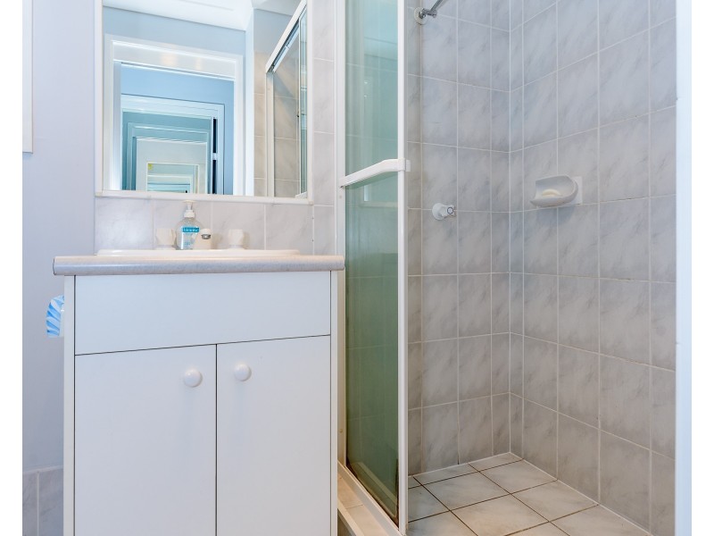 2/107-111 Greenacre Drive, Parkwood QLD 4214