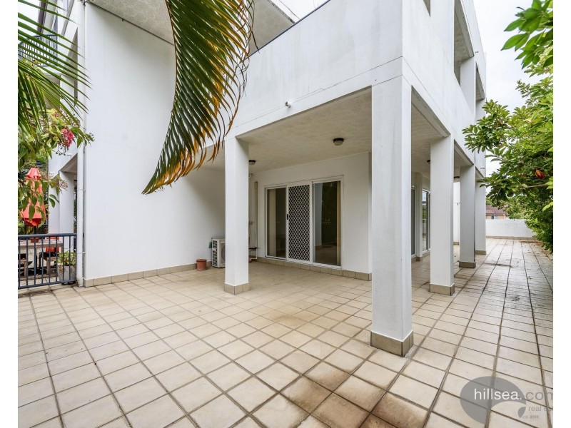 2/97 Muir Street, Labrador QLD 4215