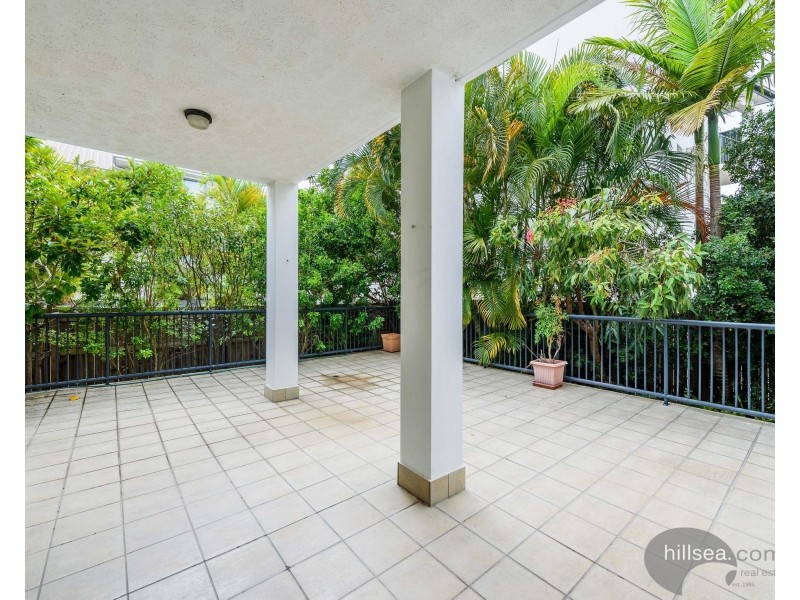 2/97 Muir Street, Labrador QLD 4215