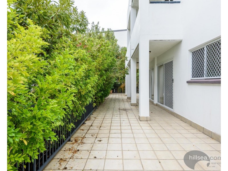 2/97 Muir Street, Labrador QLD 4215