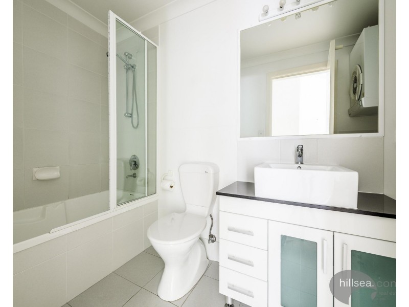 2/97 Muir Street, Labrador QLD 4215