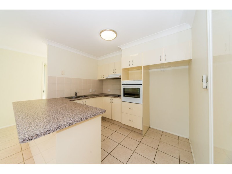 2/19 Hilltop Street, Labrador QLD 4215